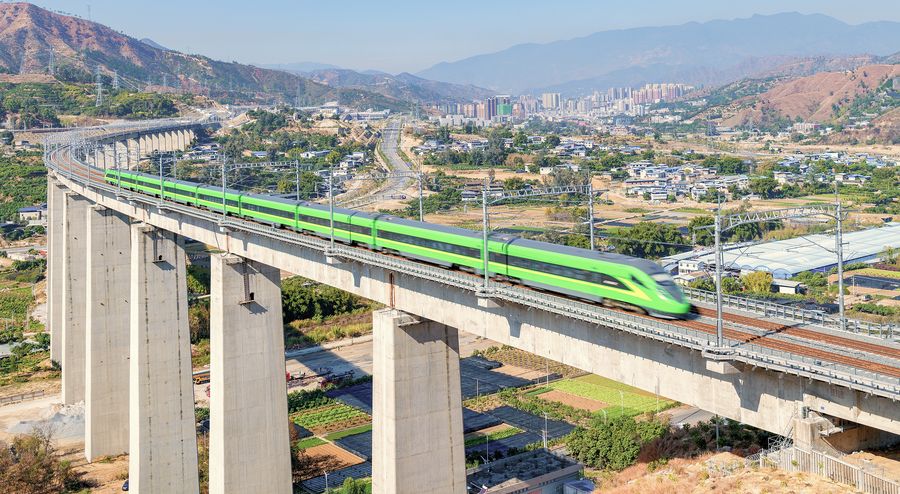 Китай будет уверенно продвигать строительство железных дорог